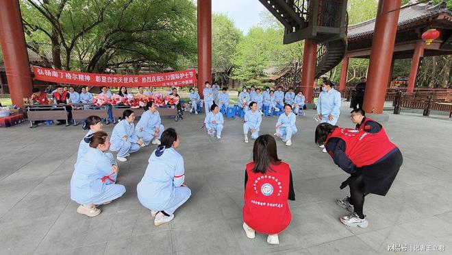 致敬白衣天使凝聚社会温情电子pg游戏沈阳爱心企业(图5)