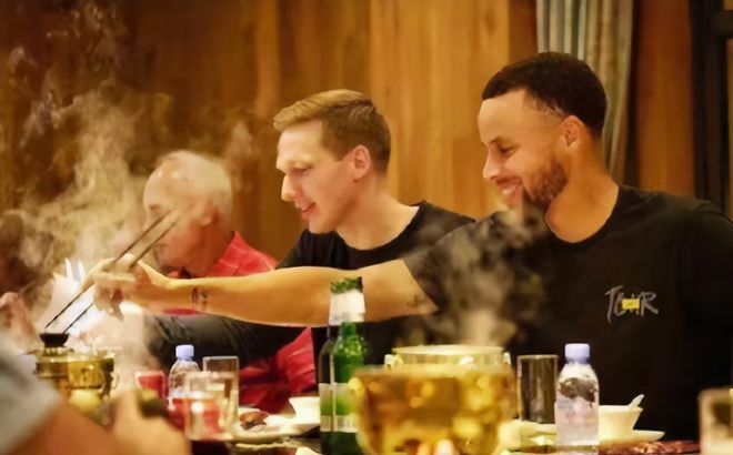 ？晚宴负责人：以鸡肉牛肉为主有麻辣风味pg模拟器库里两江游将品尝哪些重庆美食